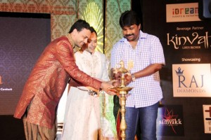  - Lighting-of-the-Lamp-with-Chief-Guest-Raju-Gowda-Small-Scale-Industries-Minister-Show-Director-Rajesh-Shetty-Chairman-of-League-of-Fashion-Ilyas-Akthar-300x200
